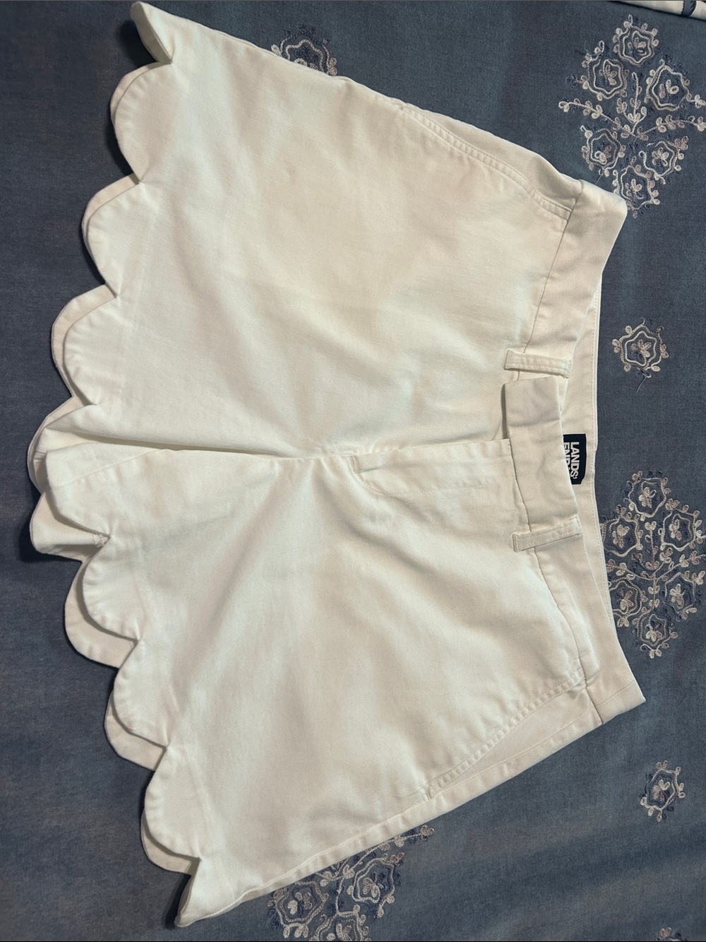 Lands’ End White Scallop Hem Chino Shorts Size 14